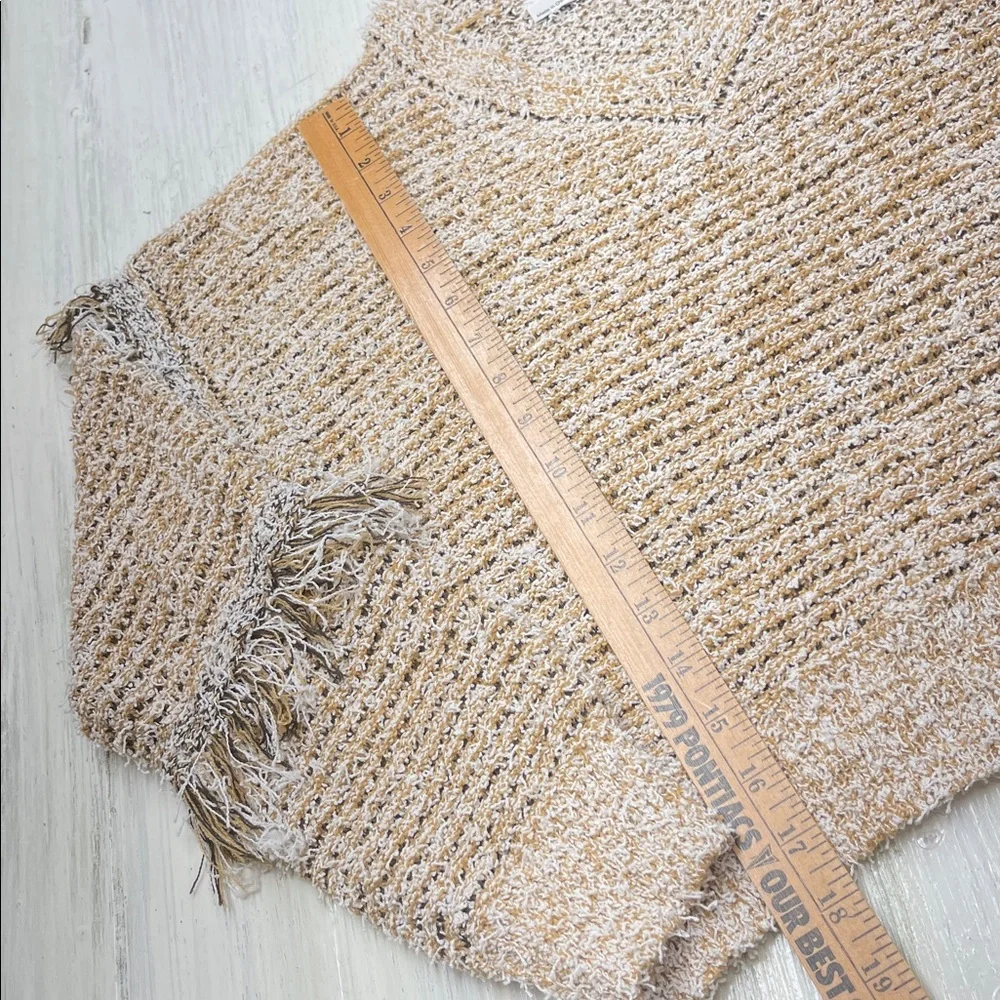 Sadie & Sage Cropped Tan V-Neck Sweater with Fringe Sz S